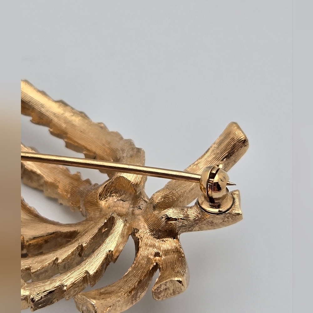 Monet Brooch Brushed Finish Fern Foliage Gold Tone Pin Retro Estate Sale - Picture 7 of 10
